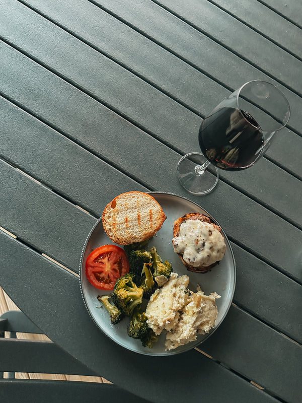 Garlic Butter Burgers with Caramelized Onions: The Ultimate Weeknight Indulgence