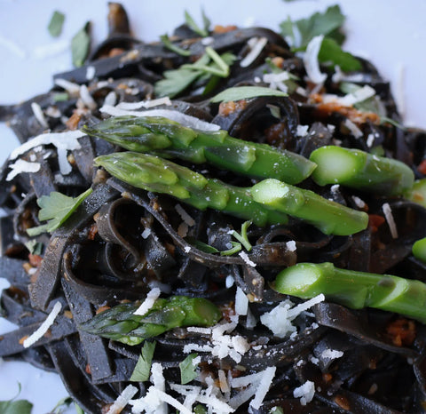 Squid Ink Linguine with Asparagus and Grated Parmesan with Tomato Basil Gourmet Pasta Sauce