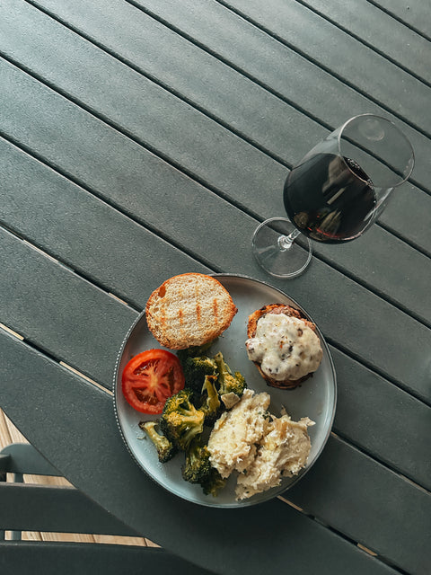 Garlic Butter Burgers with Caramelized Onions: The Ultimate Weeknight Indulgence