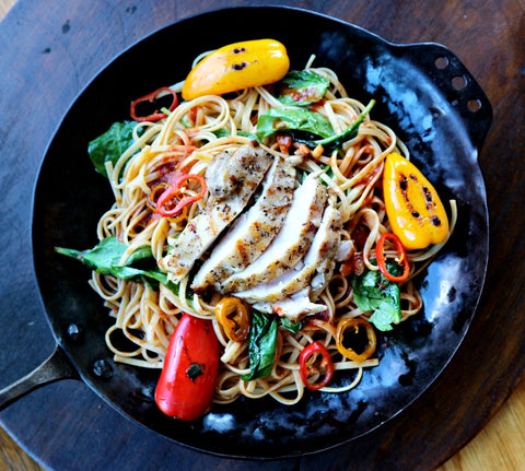 savory provencal gourmet pasta sauce with chicken and vegetables